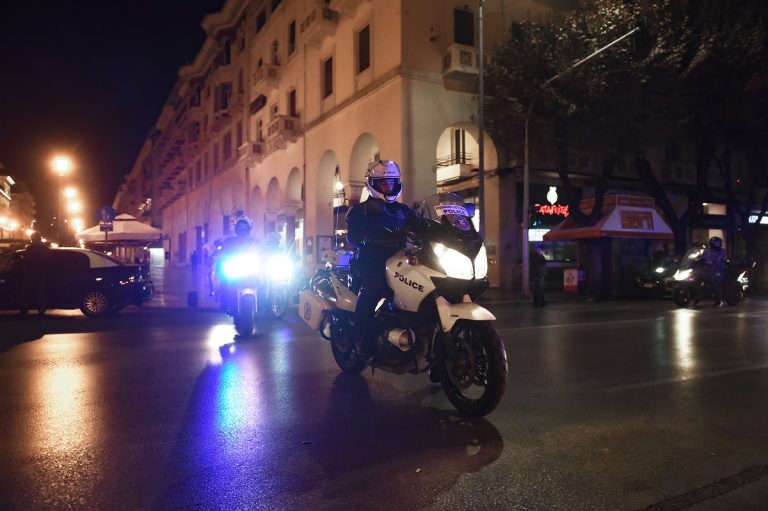 Εξάρχεια: Αλλοδαπός χτύπησε απρόκλητα με σίδερο κοπέλα που περπατούσε -Κινδυνεύει να χάσει το μάτι της!