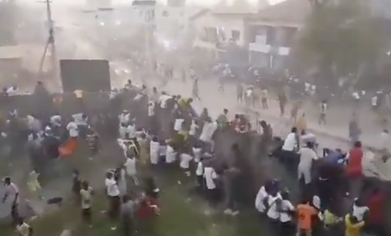 Λουτρό αίματος με περίπου 100 νεκρούς σε ποδοσφαιρικό αγώνα στη Γουινέα