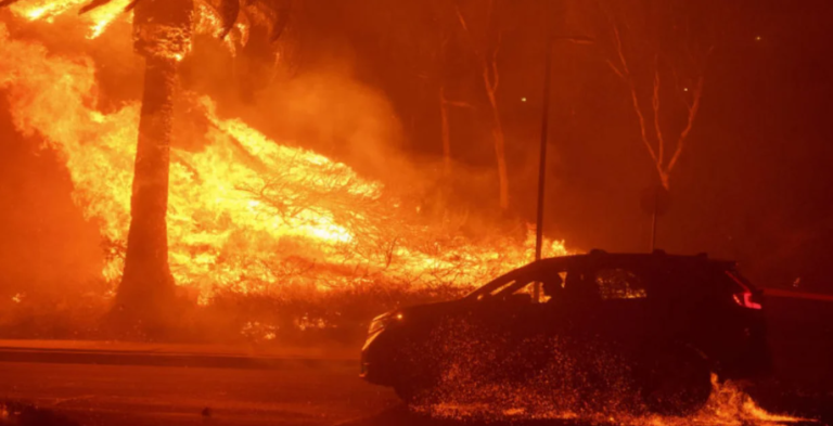 Καλιφόρνια: Εκτός ελέγχου η πυρκαγιά στο Μαλιμπού -Celebrities εκκενώνουν τα σπίτια τους
