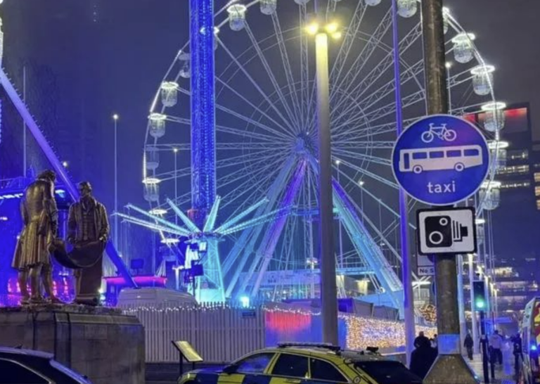 Πανικός στη Βρετανία: Κατέρρευσε ρόδα λούνα παρκ σε χριστουγεννιάτικες εκδηλώσεις