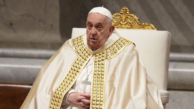 Πάπας Φραγκίσκος: Υπέστη θλάση στον βραχίονα από πτώση