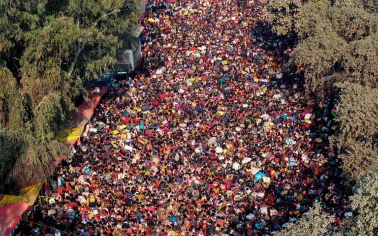 Ινδία: Τουλάχιστον 30 οι νεκροί από ποδοπατήματα και ασφυξία στο προσκύνημα Κουμπ Μελά