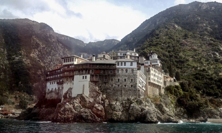 Αποκάλυψη: Ουκρανοί στρατιώτες φιλοξενούνται σε ελληνικά μοναστήρια