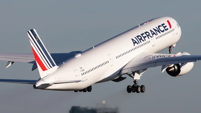Air France: Επιβάτης πέθανε κατά τη διάρκεια πτήσης- Η αστυνομία διεξάγει έρευνα για τα αίτια θανάτου