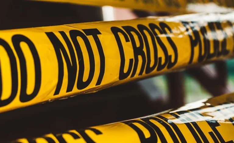 Οικογενειακή τραγωδία: Πατέρας κατηγορείται ότι μαχαίρωσε και σκότωσε την 14χρονη κόρη του – «Παίζαμε στην κουζίνα»