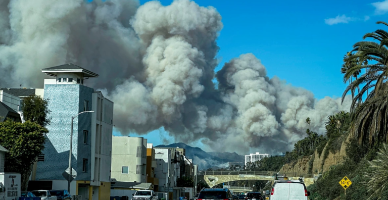 Φωτιά στο Λος Άντζελες: Νέο μέτωπο κοντά στην Hollywood Boulevard – 5 οι νεκροί, χιλιάδες τα στρέμματα καμένης γης