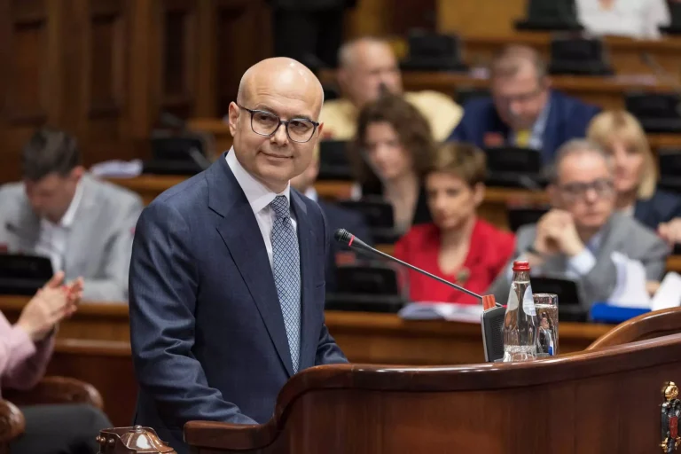 Παραιτήθηκε ο πρωθυπουργός της Σερβίας για την τραγωδία σε σιδηροδρομικό σταθμό με 15 νεκρούς