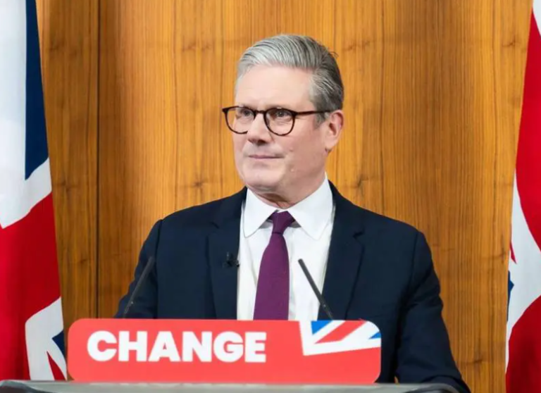 Απίστευτο θράσος: Ο εγκληματίας πρωθυπουργός του Ηνωμένου Βασιλείου Starmer λέει ότι το σκάνδαλο με τις Πακιστανικές συμμορίες είναι «ρωσική παραπληροφόρηση»!