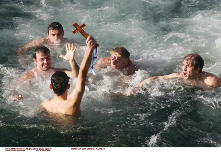 Μην ξεχνιώμαστε τι έκαναν με τον σταυρό! Η ΧΟΥΝΤΑ ανακύκλωσης κυβερνάει ακόμη!