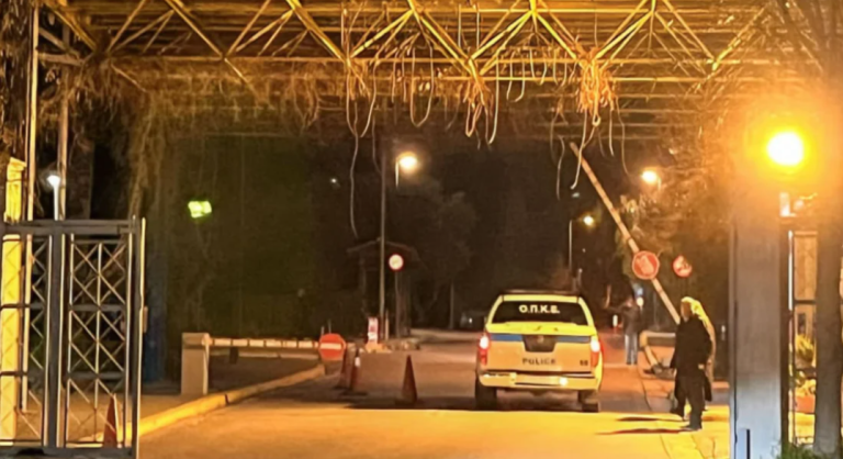 Τρόφιμος στο Δαφνί σκότωσε με γυαλί μια 44χρονη ασθενή – Το θύμα είχε εισαχθεί για νοσηλεία πριν από μια ημέρα