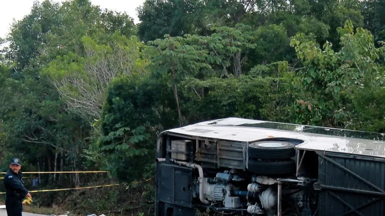 Δεκάδες νεκροί μετά από τροχαίο με λεωφορείο στο Μεξικό