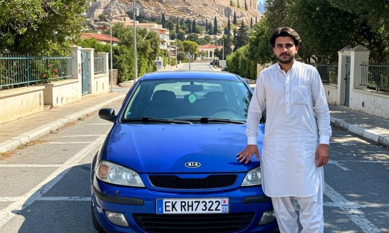 Πακιστανοί ποζάρουν να οδηγούν με τέρμα το γκάζι στους ελληνικούς δρόμους!