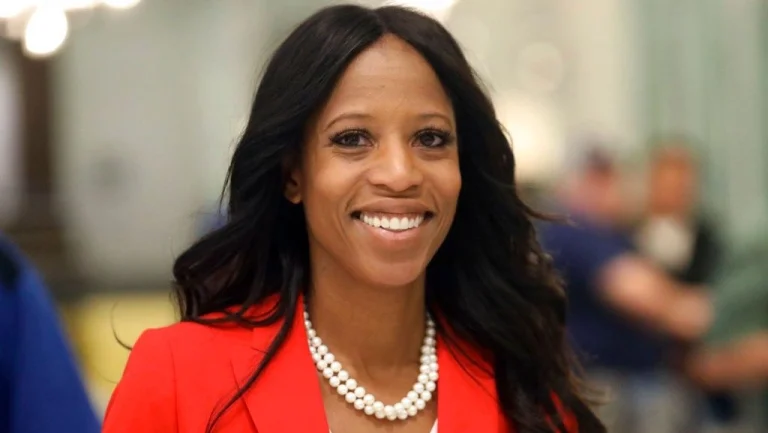 Πέθανε στα 49 της η Μία Λαβ, η πρώτη μαύρη Ρεπουμπλικανή βουλευτής των ΗΠΑ