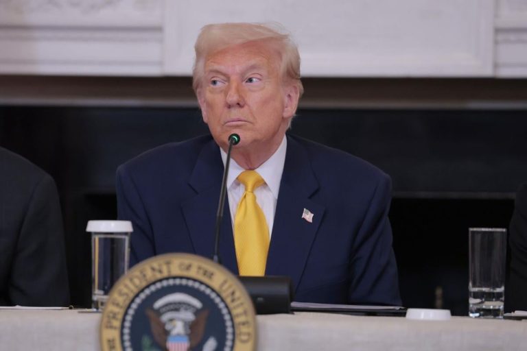 Ντ.Τραμπ: Κήρυξε κατάσταση έκτακτης ανάγκης στην ηλεκτρική ενέργεια στις ΗΠΑ μετά τους δασμούς του Καναδά