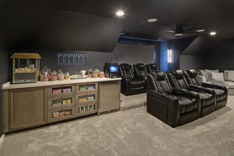 Πώς να Δημιουργήσετε το Τέλειο Home Theater για Βραδιές Ταινιών