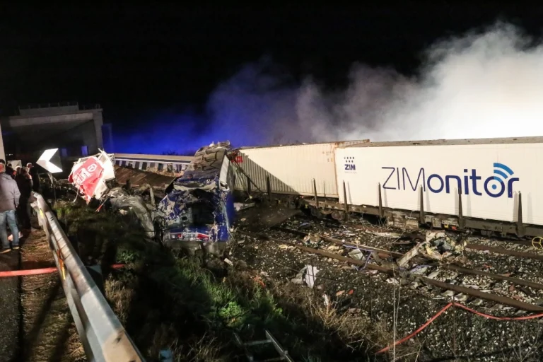 Πόρισμα Μιχόπουλου: Περίπου 19 τόνους υδρογονάνθρακες μετέφερε η εμπορική αμαξοστοιχία – Για την ίδια ποσότητα μίλησε και ο Απόστολος Πετράκης όπως του είχε πει ο Ζαμπούνης συνεργαζόμενος με τον ανιψιό του πρωθυπουργού Γρηγόρη Δημητριάδη