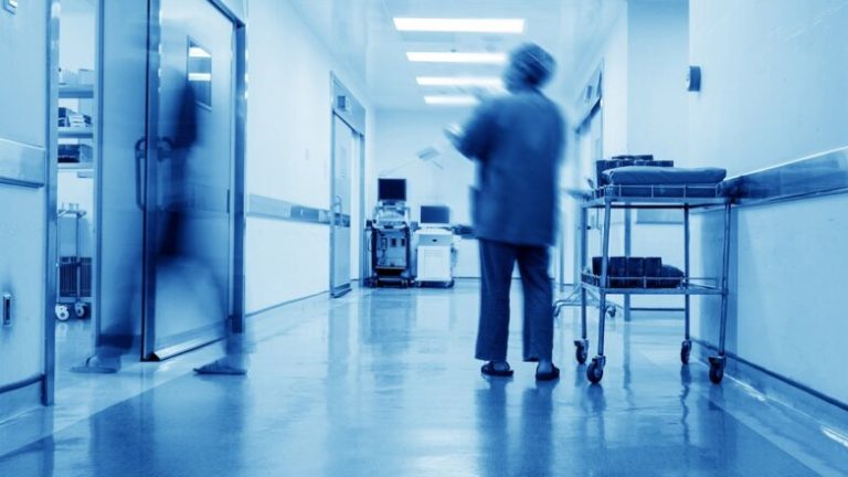 Επιδημία γρίπης στη Γαλλία – Ανησυχία για την πίεση στα νοσοκομεία