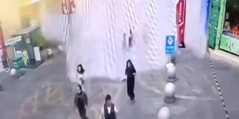 Σεισμός στην Μιανμάρ: Κατέρρευσε πισίνα υπερχείλισης στην Κίνα, τα νερά παρέσυραν κόσμο