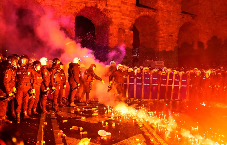 «Καζάνι που βράζει» η Τουρκία για τη φυλάκιση του Ιμάμογλου – Έντονη ανησυχία στις ΗΠΑ για τις συλλήψεις και τις διαδηλώσεις