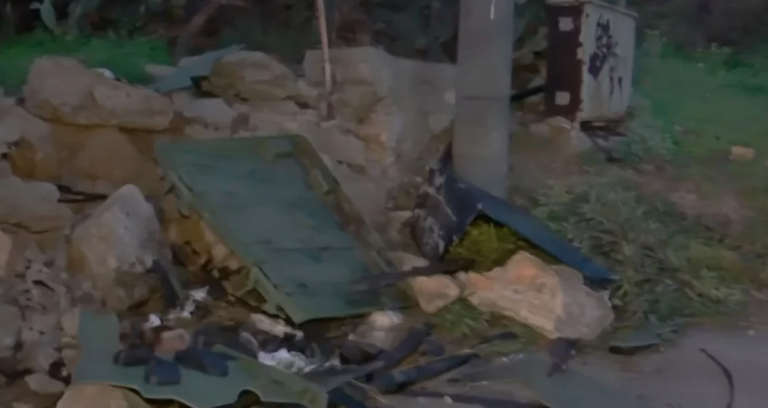 Τροχαίο με έναν 22χρονο νεκρό και έναν συνομήλικό του τραυματία στη Βάρη – Το αυτοκίνητό τους προσέκρουσε σε τοίχο