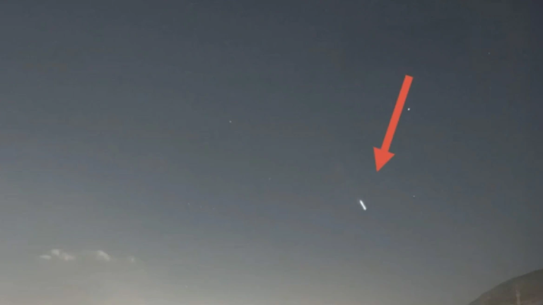 Βίντεο: Η στιγμή που μετέωρο φωτίζει τον νυχτερινό ουρανό πάνω από την Αττική