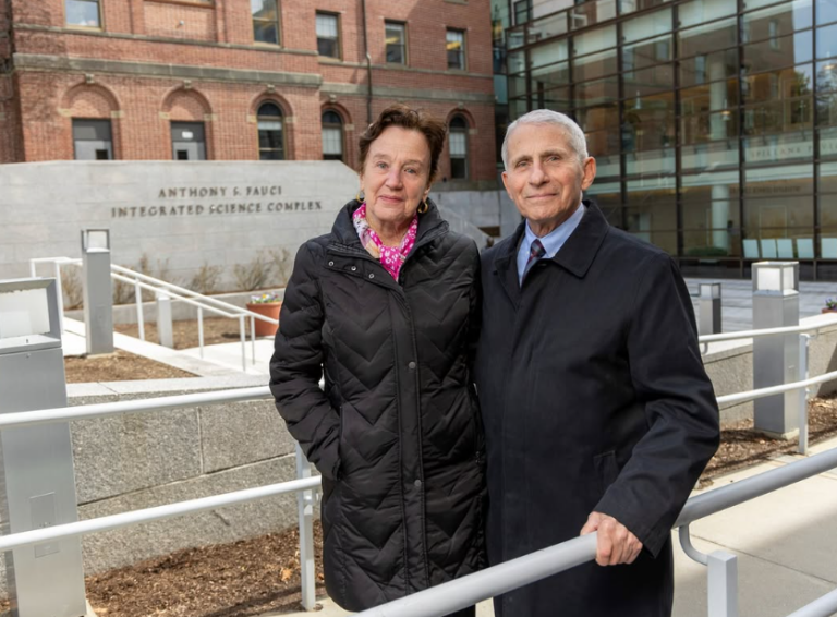 Ο Kennedy απέλυσε την Christine Grady, στέλεχος βιοηθικής και σύζυγο του Fauci η οποία δεν ασχολήθηκε καν με την ηθική της έρευνας της Wuhan