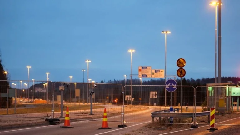 WSJ: Η Ρωσία συγκεντρώνει δυνάμεις στα σύνορα με τη Φινλανδία – Ετοιμάζεται για σύγκρουση με το ΝΑΤΟ