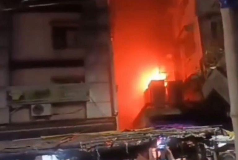 Ινδία: Τουλάχιστον 15 νεκροί μετά από φωτιά σε ξενοδοχείο – Προσπαθούσαν να δραπετεύσουν από τα παράθυρα