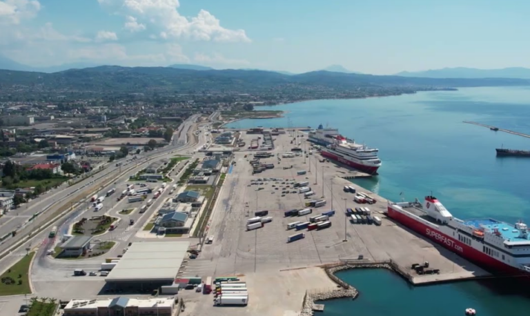 Τραγωδία στο λιμάνι της Πάτρας: Νταλίκα παρέσυρε γυναίκα ναυτικό