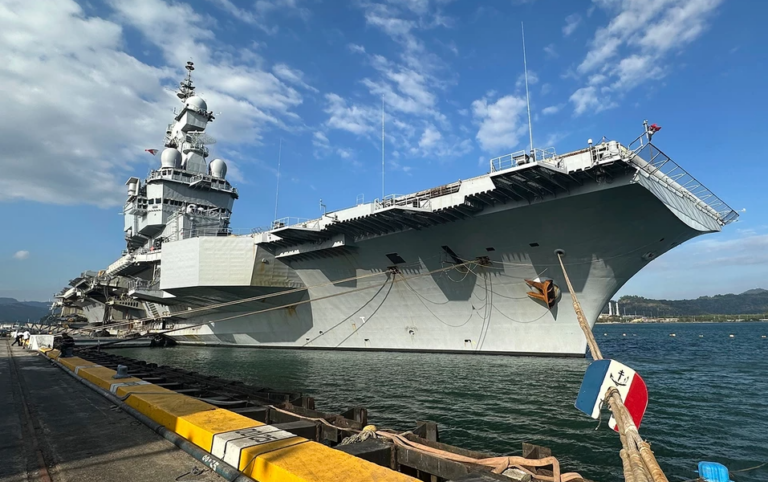 Επικίνδυνο σκηνικό έντασης με την Τουρκία στήνεται στο Αιγαίο: Οι Γάλλοι στέλνουν στα ύδατά μας το αεροπλανοφόρο «Σαρλ ντε Γκωλ» με 22 Rafale