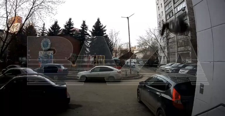 Ρωσία / 80χρονη έπεσε σε αυτοκίνητο από τον 6ο όροφο και επέζησε