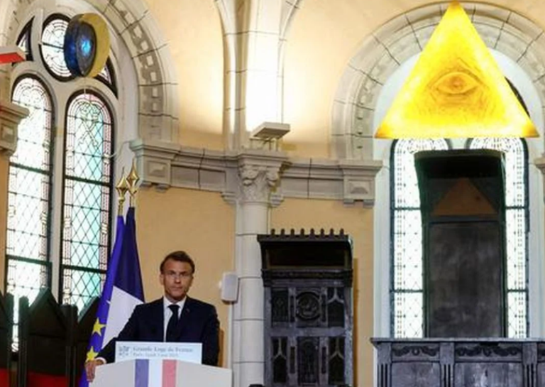Ο Μακρόν καλεί τους Ελευθεροτέκτονες να υπερασπιστούν τον κοσμικό χαρακτήρα του κράτους σε ιστορική ομιλία