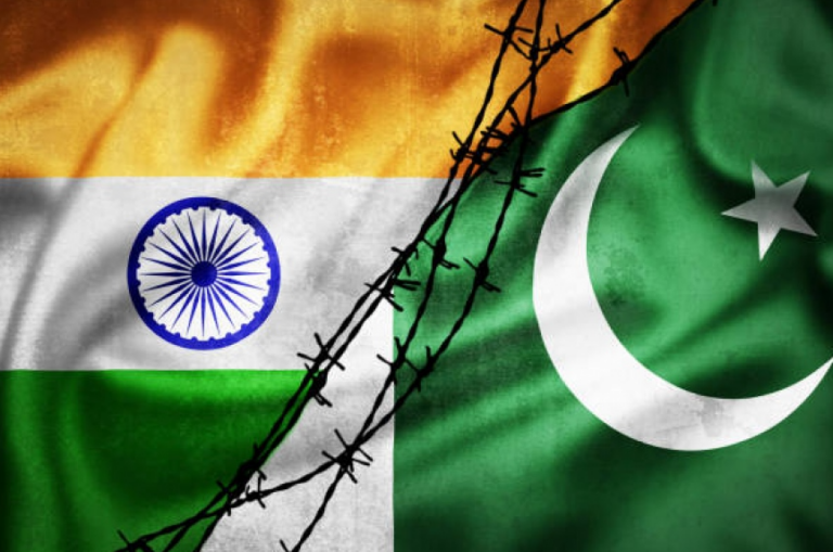 Στα πρόθυρα του πολέμου Ινδία-Πακιστάν: 29 άμαχοι νεκροί και καταρρίψεις 5 μαχητικών στις εχθροπραξίες για το Κασμίρ