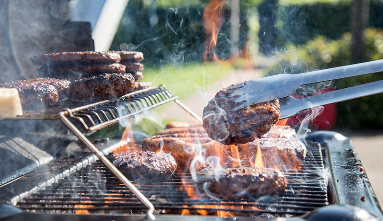 Μπλέξαμε με ανισόρροπους Τέλος στο υπαίθριο ψήσιμο στα πανηγύρια – Μόνο με catering οι εκδηλώσεις!