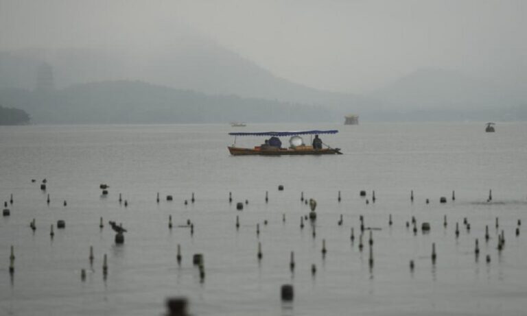 Ανατροπή δύο σκαφών μετά από ξαφνική καταιγίδα στην Κίνα – Αγνοούνται 20 άτομα