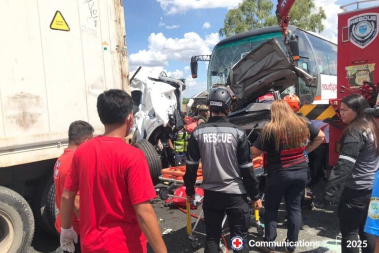 Φιλιππίνες: Τουλάχιστον 10 νεκροί σε καραμπόλα