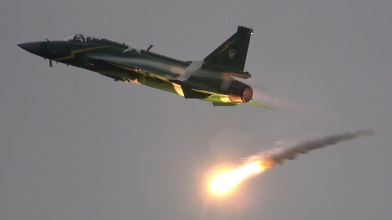 Το Πακιστάν βομβάρδισε ινδική Αεροπορική Βάση στο Κσσμίρ – Ανταλλαγές πυρών πυροβολικού