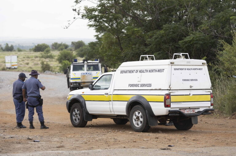 Νότια Αφρική / Αγωνία για 289 εργάτες που είναι παγιδευμένοι σε χρυσωρυχείο
