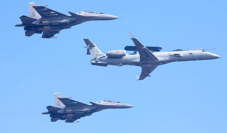 Κορυφώνονται οι συγκρούσεις ανάμεσα σε Ινδία και Πακιστάν – Νέοι βομβαρδισμοί στο Τζαμού