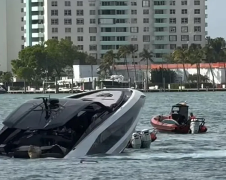 Σκάφος $4,5 εκατ. της Lamborghini βυθίστηκε στο Μαϊάμι, ενώ μετέφερε 30 influencers με μπικίνι