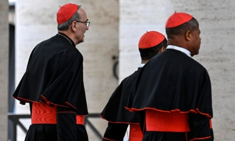 Ξεκινά η διαδικασία εκλογής του νέου Πάπα: Στη Ρώμη οι 133 εκλέκτορες καρδινάλιοι -Τα 5 φαβορί για τη διαδοχή