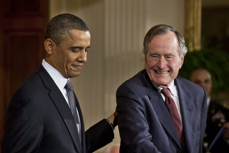 Πρώην αξιωματούχος του Μπους: «Μαριονέτες υπό δαιμονικές επιρροές» αυτοί που ονομάζετε “ηγέτες”