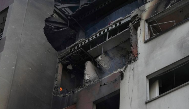 Μεσανατολικό: Αναφορές για νέες εκρήξεις στο βορειοδυτικό Ιράν – Η Τεχεράνη επιβεβαίωσε ζημιές στην πυρηνική εγκατάσταση της Νατάνζ