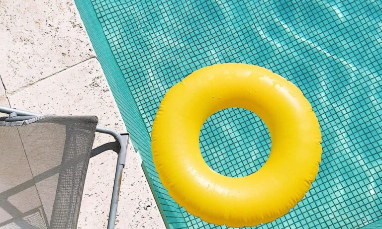 Σαρωνικός: Πεντέμισι ετών αγόρι έπεσε σε πισίνα ξενοδοχείου – Διακομίστηκε εσπευσμένα στο Παίδων