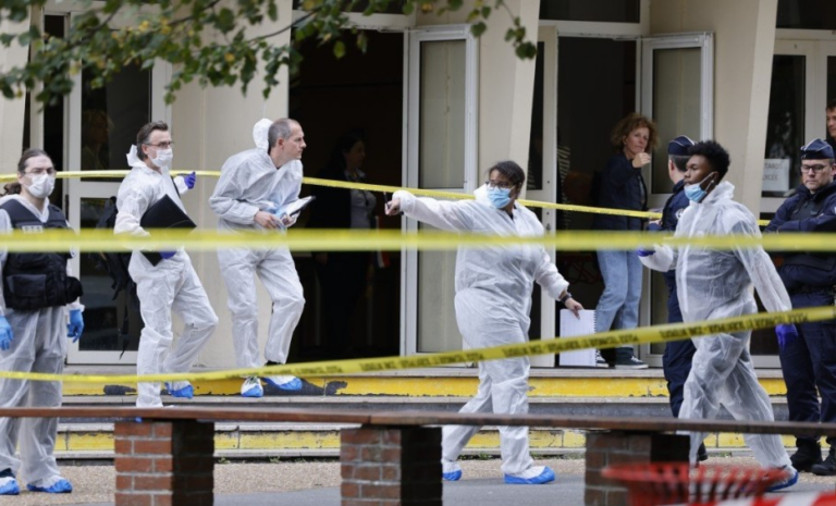 Γαλλία: Απεβίωσε η σχολική βοηθός που μαχαιρώθηκε από μαθητή