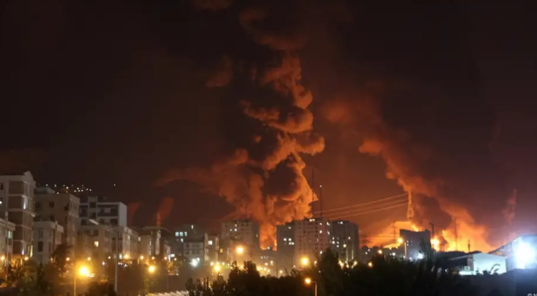 New York Times: Ενεργειακές εγκαταστάσεις υψίστης σημασίας χτυπήθηκαν στο Ιράν