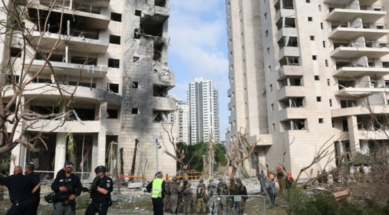 Στους 8 οι νεκροί στο Ισραήλ από την πυραυλική επίθεση του Ιράν – «Οι κάτοικοι της Τεχεράνης θα πληρώσουν το τίμημα»