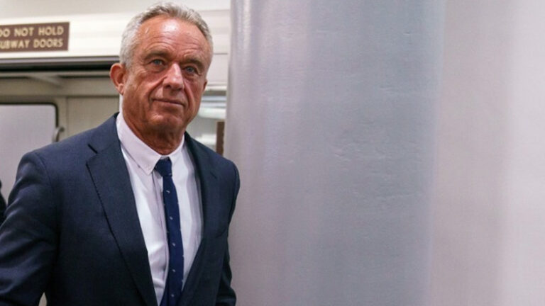 ΗΠΑ: Το υπουργείο Υγείας καθαίρεσε και τα 17 μέλη σημαντικού συμβουλευτικού οργάνου για τα εμβόλια