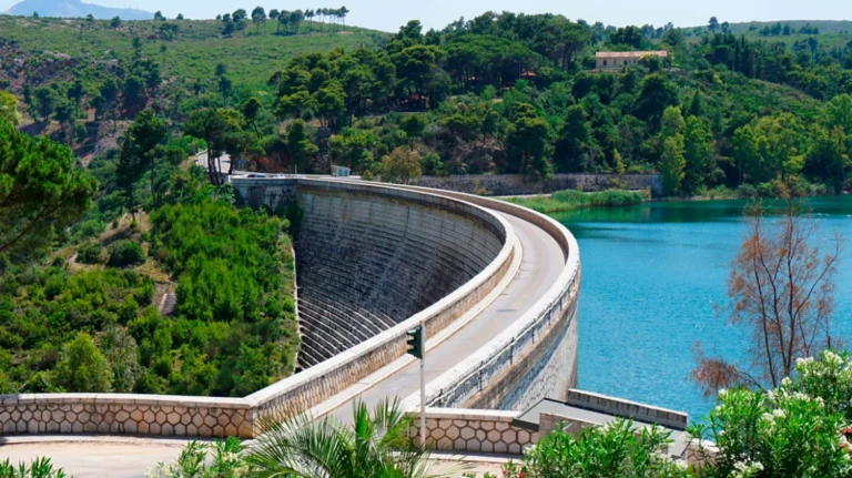 Συναγερμός για την λειψυδρία: Ευρεία σύσκεψη υπό τον Χατζηδάκη και προετοιμασία για συνολικό σχέδιο