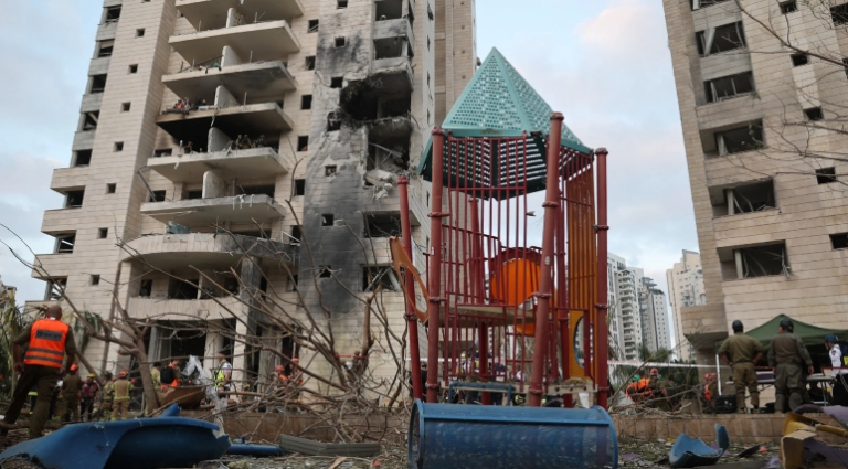 «Βρέχει φωτιά και σίδερο» στη Μέση Ανατολή: Το Ιράν άρχισε να χρησιμοποιεί υπερηχητικούς πυραύλους ακριβείας